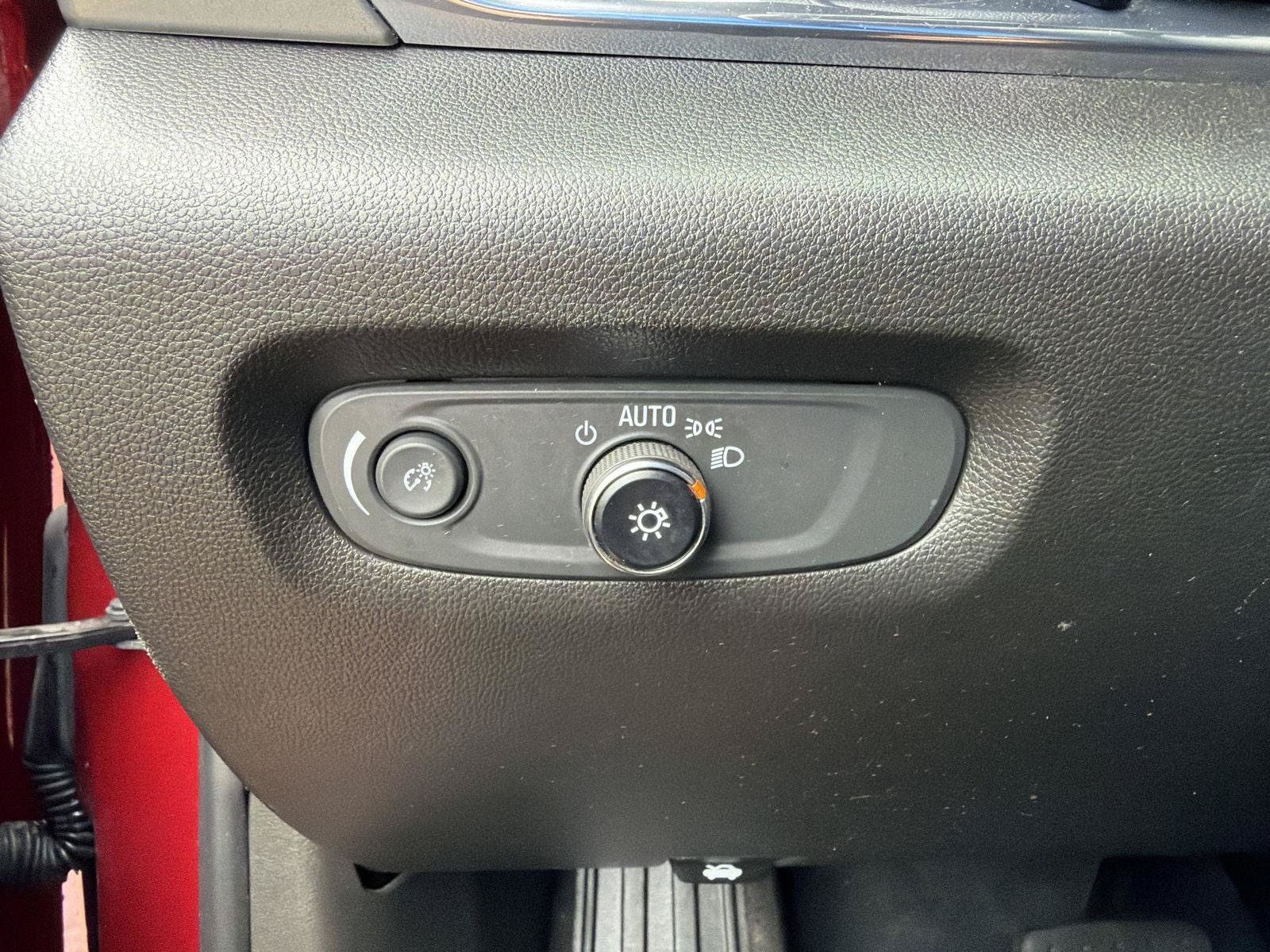 Used 2022 Chevrolet Traverse LT AWD/4WD image 17