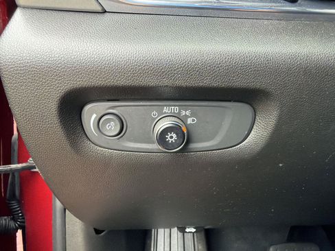 Used 2022 Chevrolet Traverse LT AWD/4WD image 17
