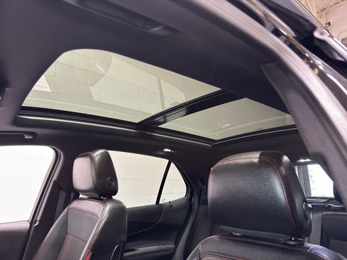 Used 2023 Chevrolet Equinox RS image 37