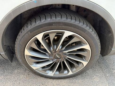 Used 2022 Lincoln Aviator Reserve w/ Equipment Group 201A AWD/4WD image 16