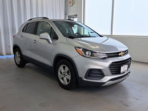 Used 2019 Chevrolet Trax LT w/ LT Convenience Package FWD image 4