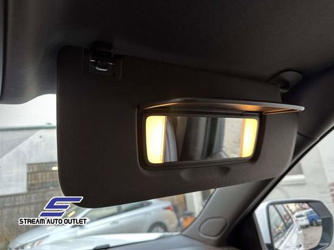 Used 2022 GMC Yukon XL Denali image 34