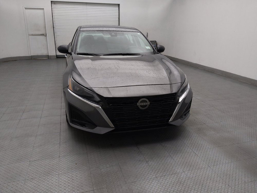 Used 2025 Nissan Altima 2.5 SV FWD image 14
