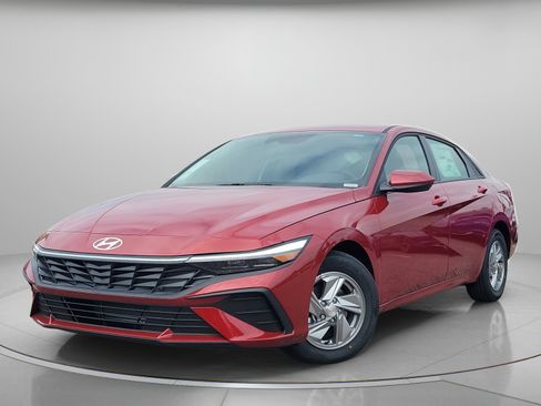 New 2026 Hyundai Elantra SE FWD image 2