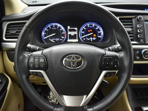 Used 2018 Toyota Highlander Limited image 16