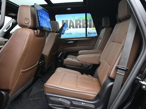 Used 2025 Chevrolet Tahoe High Country AWD/4WD image 11
