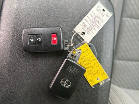 Used 2023 Toyota Tacoma SR5 AWD/4WD image 29