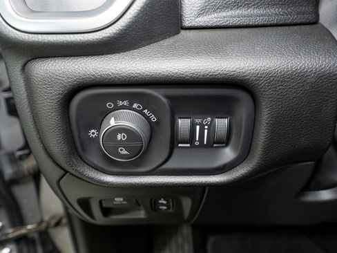 Used 2025 RAM 1500 Laramie AWD/4WD image 29