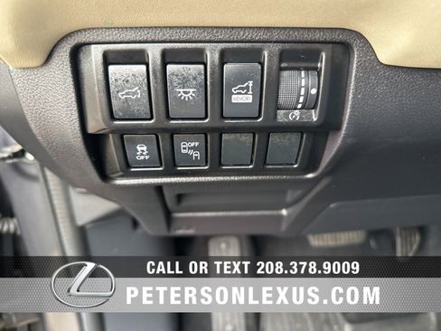 Used 2022 Subaru Ascent Limited w/ Technology Package image 26