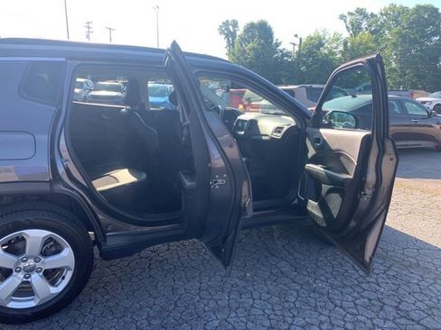 Used 2021 Jeep Compass Latitude w/ Convenience Group AWD/4WD image 11