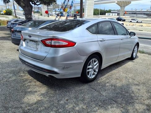 Used 2016 Ford Fusion SE FWD image 5