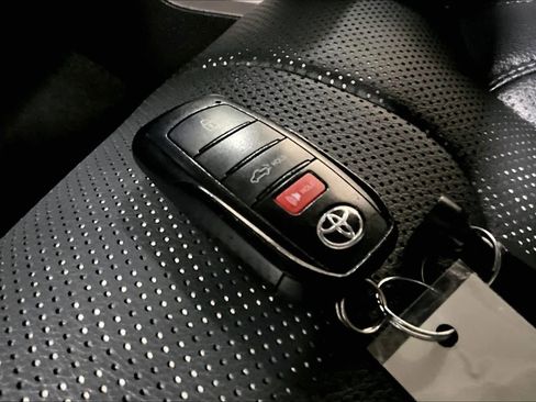 Used 2024 Toyota Tundra Limited image 14