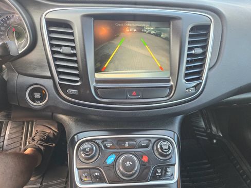 Used 2017 Chrysler 200 Limited Platinum FWD image 7