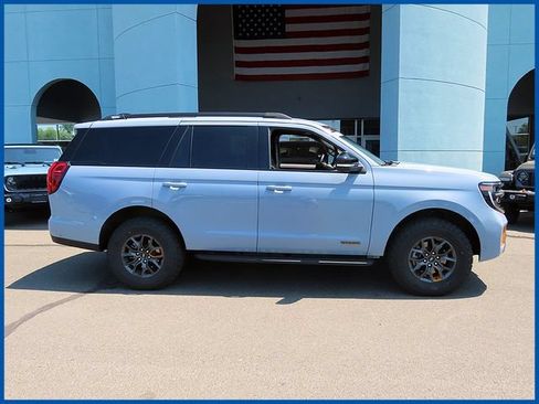 Used 2025 Ford Expedition Tremor AWD/4WD image 2