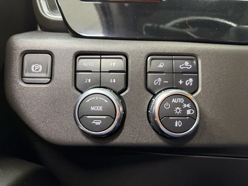 Used 2025 GMC Sierra 1500 SLT w/ SLT Premium Plus Package image 32