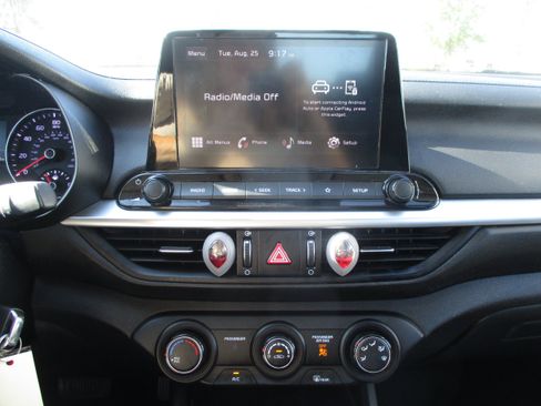 Used 2024 Kia Forte LXS w/ LXS Technology Package FWD image 12