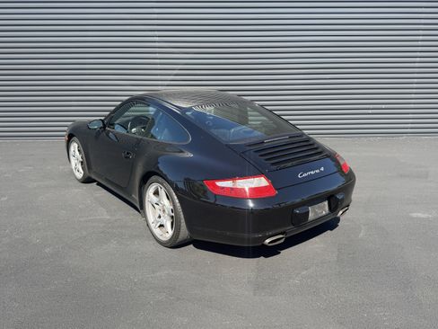 Used 2006 Porsche 911 Carrera RWD image 3