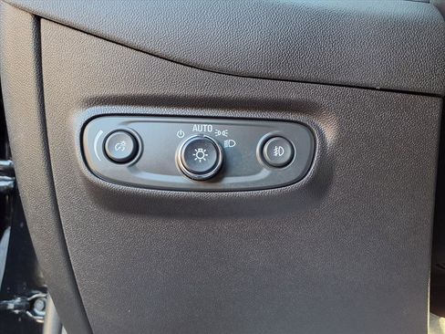 Used 2023 Chevrolet Equinox Premier image 14