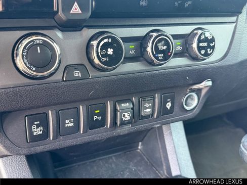 Used 2018 Toyota Tacoma TRD Off-Road w/ Technology Package AWD/4WD image 21