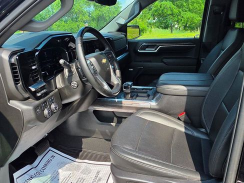 Used 2024 Chevrolet Silverado 1500 LTZ w/ Technology Package AWD/4WD image 8