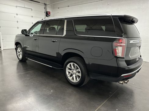 Used 2024 Chevrolet Suburban Premier image 7