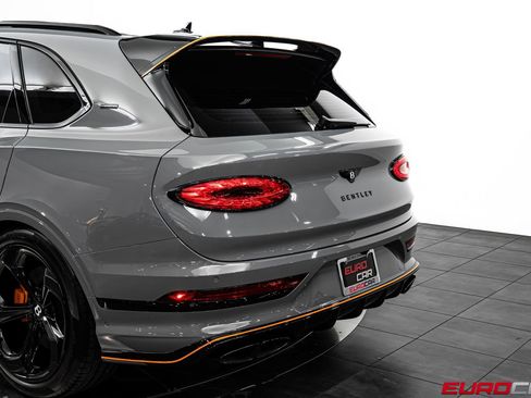 Used 2025 Bentley Bentayga AWD/4WD image 15