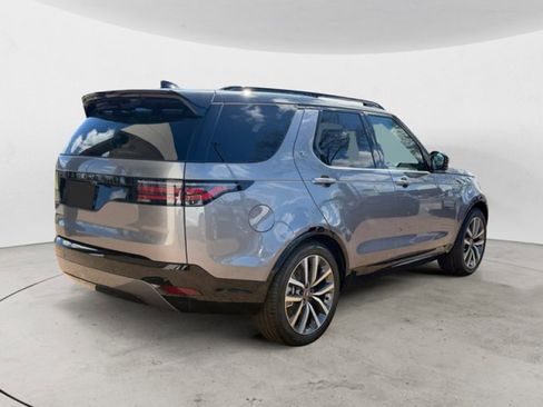 New 2026 Land Rover Discovery Dynamic SE image 4