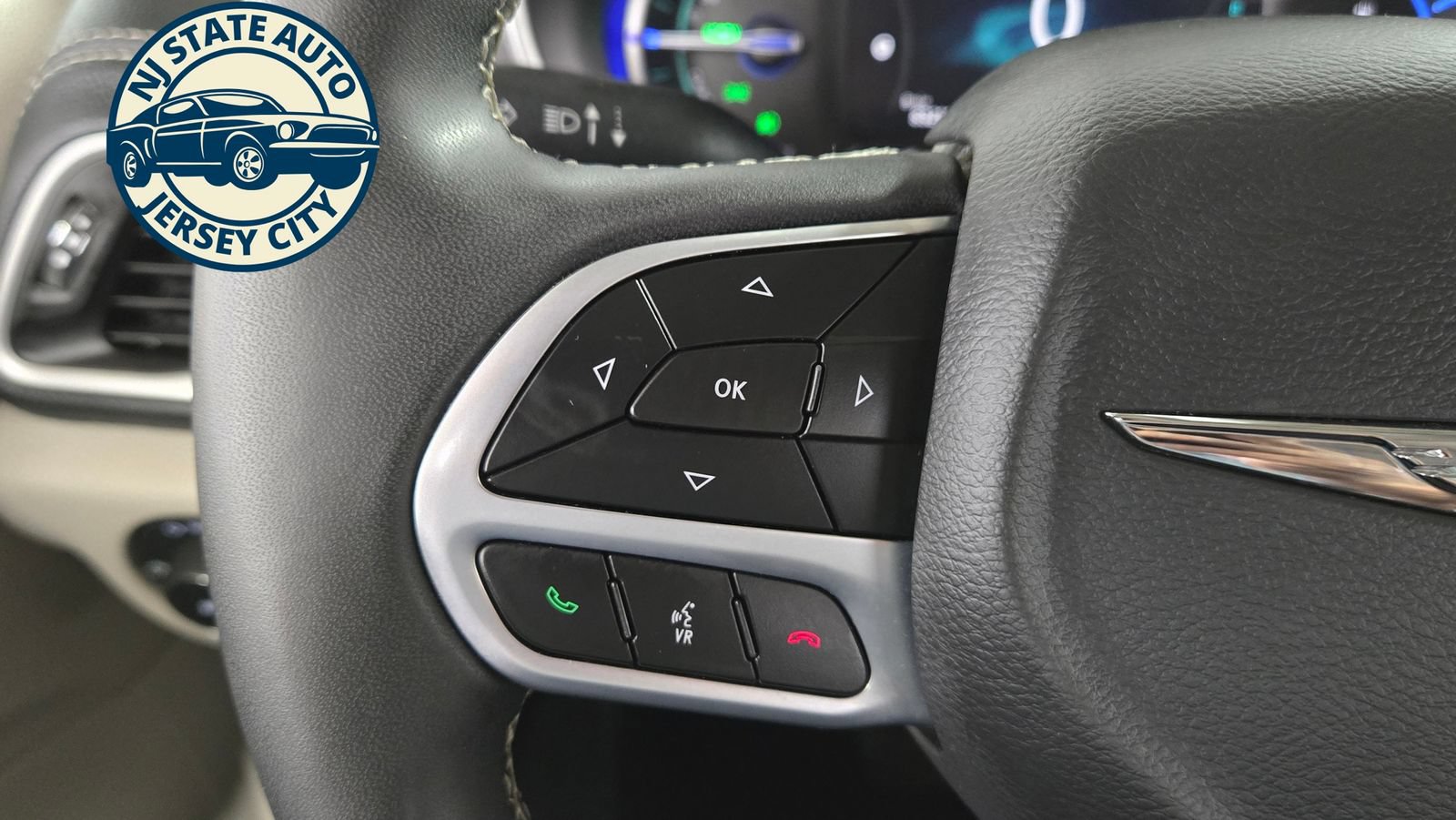 Used 2024 Chrysler Pacifica Limited FWD image 12