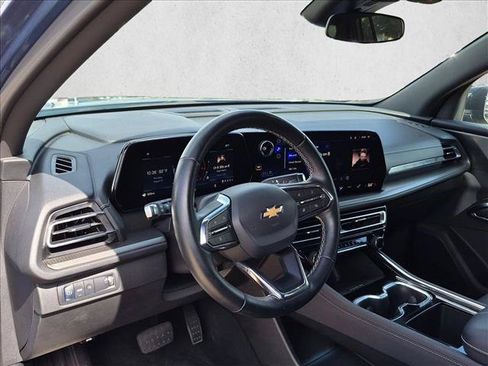 Used 2025 Chevrolet Traverse LT FWD image 10