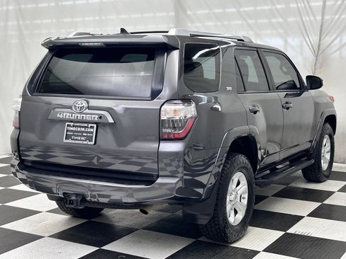 Used 2018 Toyota 4Runner SR5 AWD/4WD image 7
