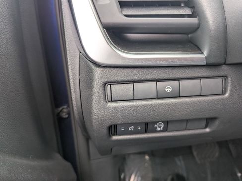 Used 2023 Nissan Rogue SV AWD/4WD image 19