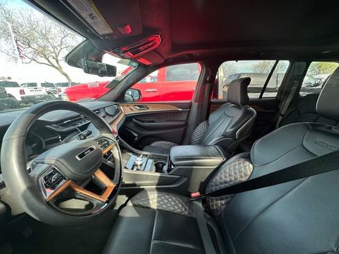 Used 2024 Jeep Grand Cherokee Summit image 8