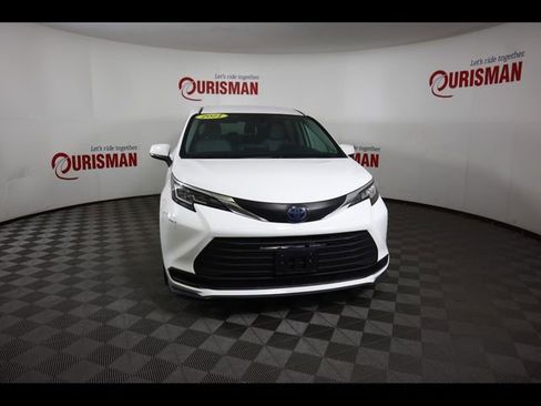 Used 2021 Toyota Sienna LE image 25