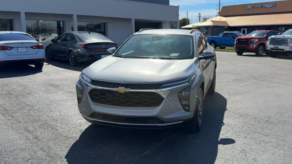 Used 2026 Chevrolet Trax LT FWD image 2