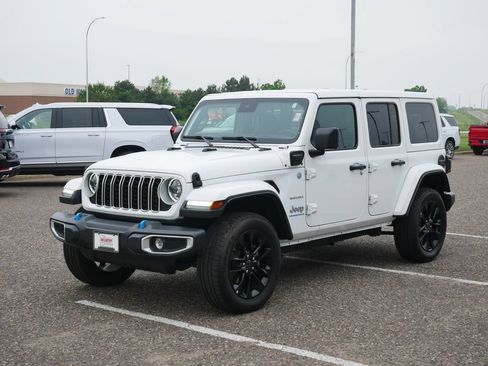 Used 2024 Jeep Wrangler Unlimited Sahara AWD/4WD image 5