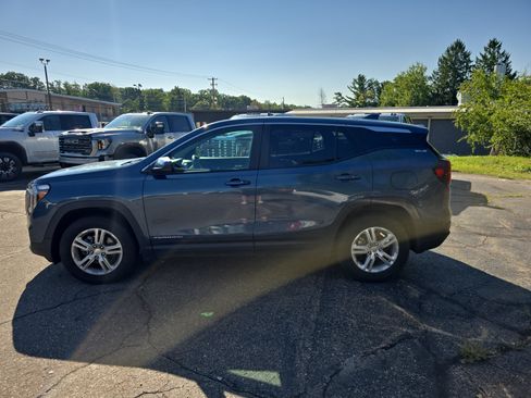 Used 2024 GMC Terrain SLE AWD/4WD image 7
