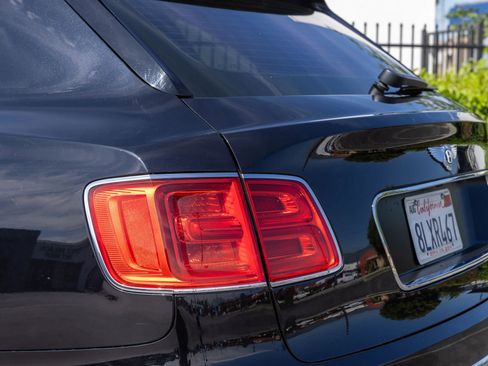 Used 2019 Bentley Bentayga image 6
