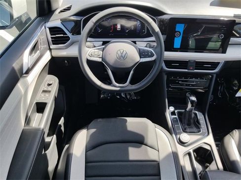 New 2025 Volkswagen Taos SEL image 10