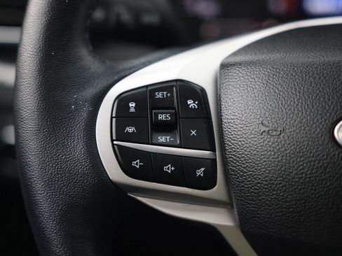 Used 2023 Ford Explorer XLT w/ Equipment Group 202A AWD/4WD image 21