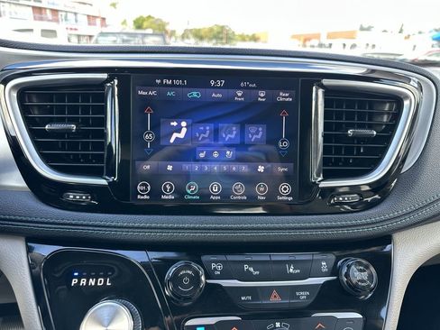 Used 2018 Chrysler Pacifica Limited w/ Advanced Safetytec Group FWD image 27