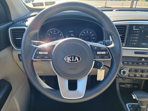 Used 2022 Kia Sportage LX image 17