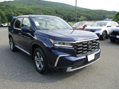 Certified 2025 Honda Pilot EX-L image 3