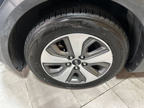 Used 2019 Kia Niro LX FWD image 10