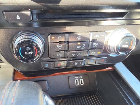Used 2016 Ford F150 King Ranch w/ Equipment Group 601A Luxury AWD/4WD image 31