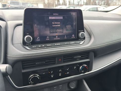 Used 2024 Nissan Rogue S image 16