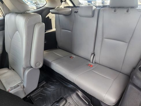 Used 2020 Toyota Highlander XLE image 13
