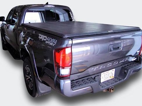Used 2019 Toyota Tacoma TRD Sport AWD/4WD image 9