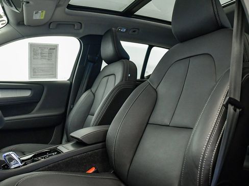 Certified 2025 Volvo XC40 B5 Plus w/ Climate Package image 21