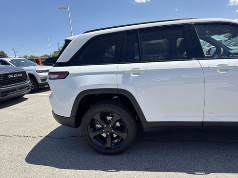 New 2025 Jeep Grand Cherokee Limited w/ Black Appearance Package image 14