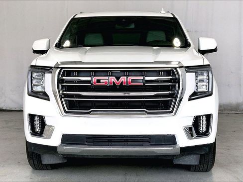 Used 2023 GMC Yukon SLT w/ SLT Premium Package image 2